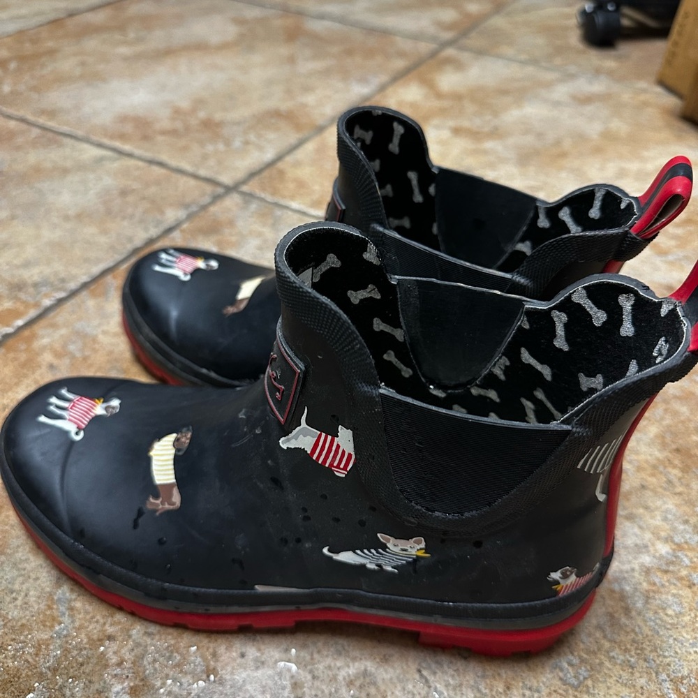 Joules Black rain Boots with Dog Pattern - Picture 3 of 5